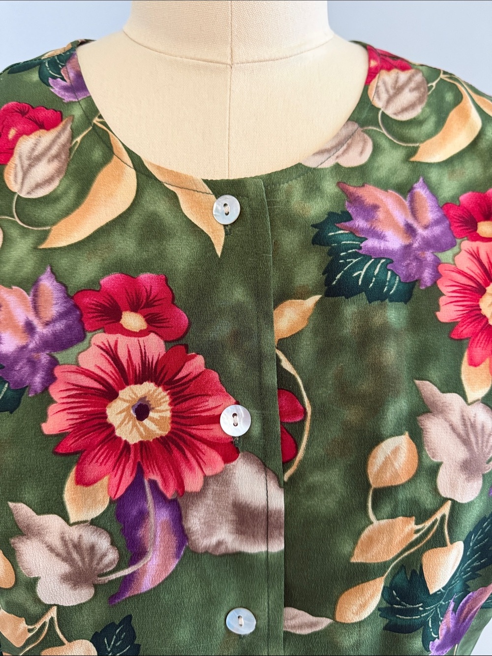 Jennifer Moore Green Floral Button-Front Women’s Top SZ8 - Picture 3 of 15